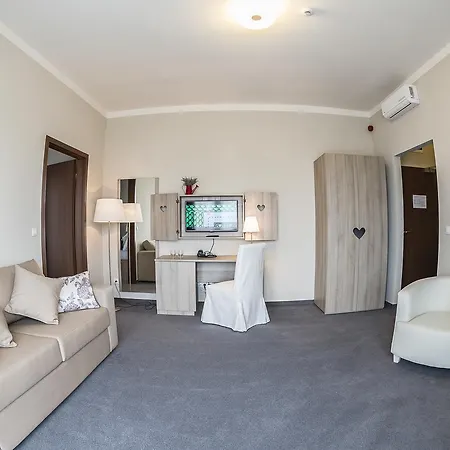 Levendula ホテル 3*