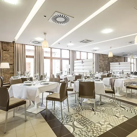 勒温杜拉酒店 酒店 Algyo