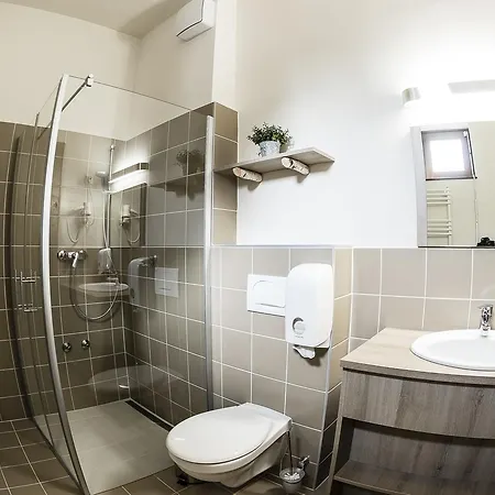 勒温杜拉酒店 3* Algyo