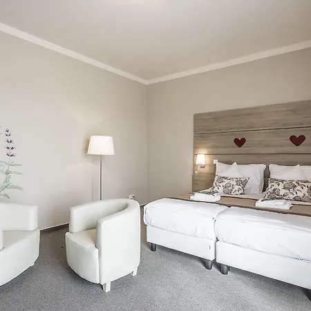 Levendula ホテル Algyő