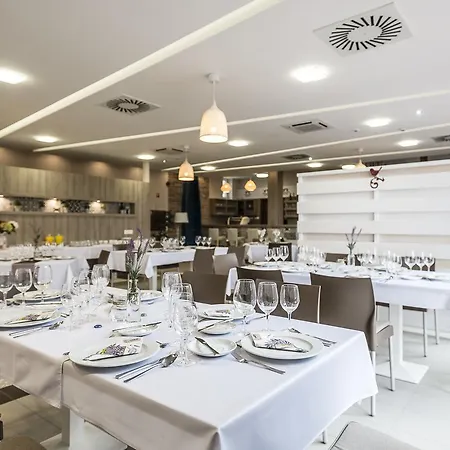 勒温杜拉酒店 酒店 Algyo