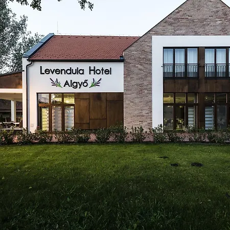 Levendula ホテル 3*